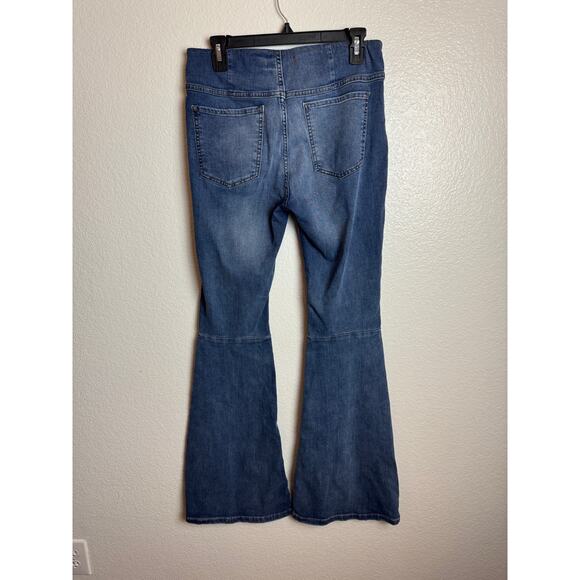 Free People Penny Pull-on Flare denim jeans; elastic waist Size 31 - Picture 2 of 4